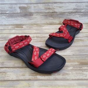 L.L. Bean Red Strappy Cushioned Hiking Outdoor Sporty Sandals Women's Size 8M